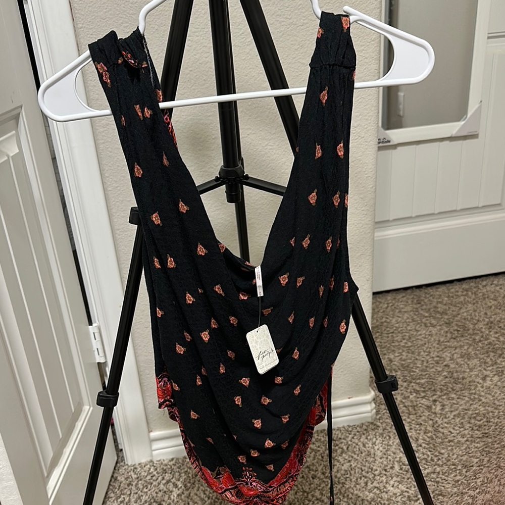 Black and Red Patterned Sleeveless Top